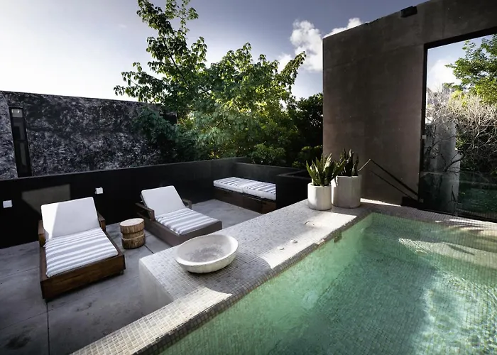 The Four Luxury Villas, 8 Pools, 15 Brs, 38 Pax