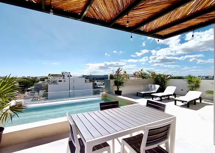 30 Off, 2 Level Apartment, Jacuzzi & Rooftop Pool