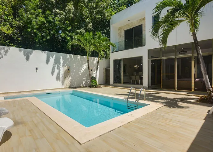 1 Mi To Beach: Luxe Playa Del Carmen Home W/ Pool