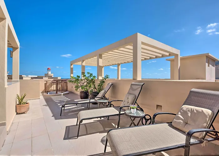 Playa Del Carmen Beachfront Condo W/ Pool Access!