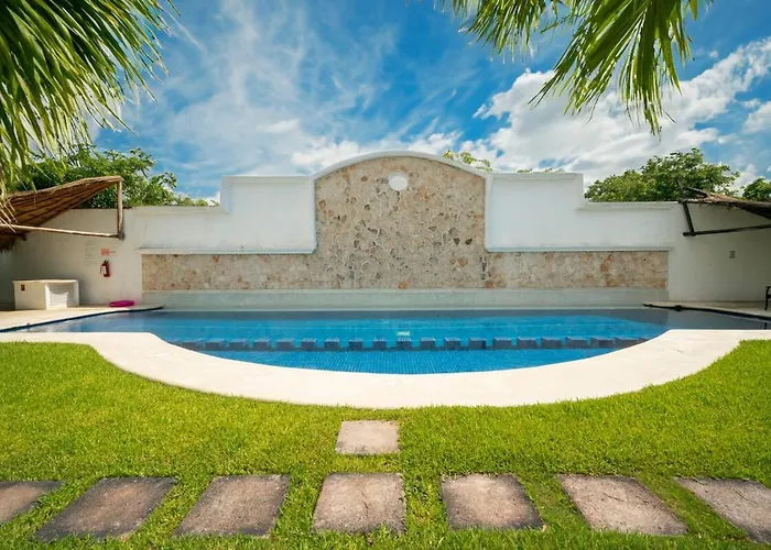 3Br Tropical Villa In Playacar