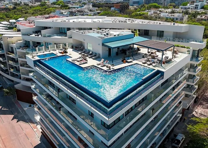 3Br Top-Floor Marila - 1 Block To Beach & Views