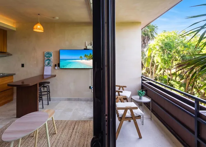 Across From The Beach With 2 Pools & Jungle Vibes