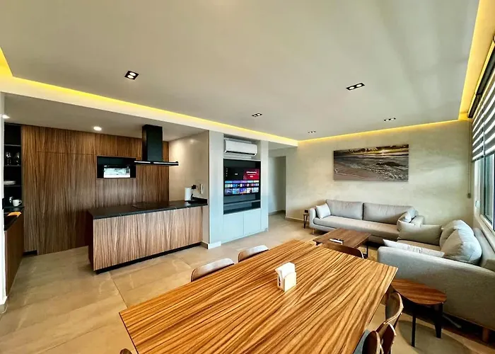 Modern 2 Bedroom Ground Floor Apartment!