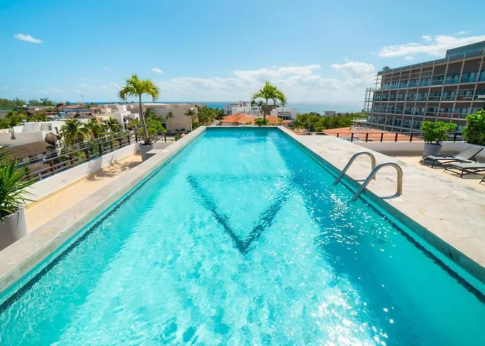 3Br Condo With Rooftop Pool & Parking