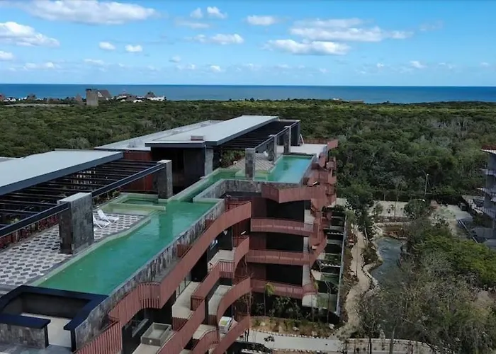 Luxury 2Br Apt Steps Away From The Beach Clubs