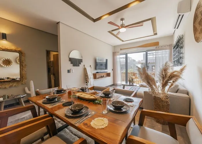 Deluxe Corner Apt 2 Bdr With Partial Ocean View