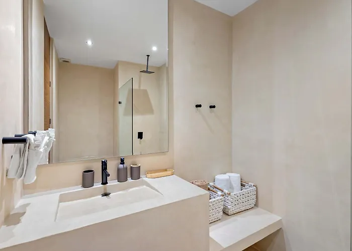 5 Stars Luxury Retreat Rooftop Pool Whirlpool Tub