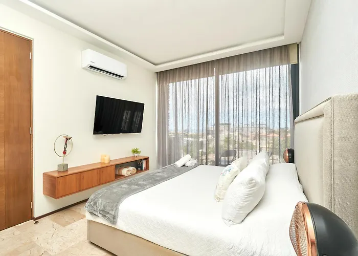 2 Bdrm Ocean View Private Pool Heart Of Town